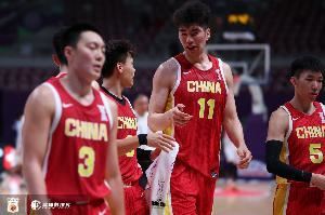 媒体人：年轻人的表现格外令人欣喜 中国男篮还是要继续放低姿态